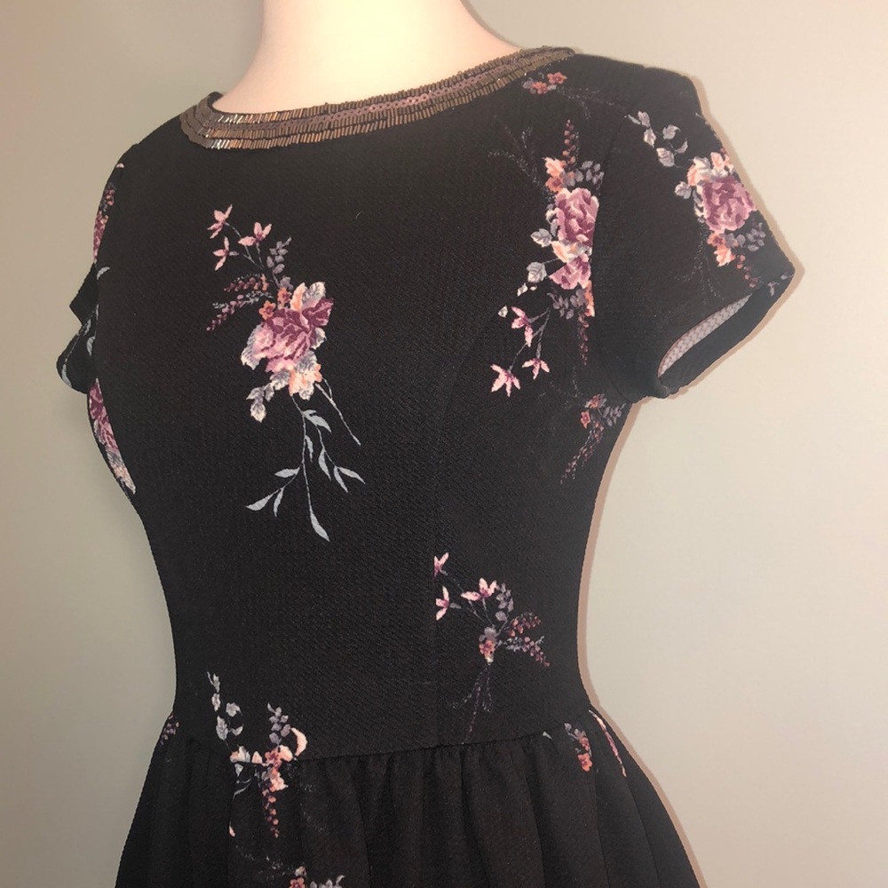 Black and Floral Print Fit and Flare Dress - Picture 5 of 8